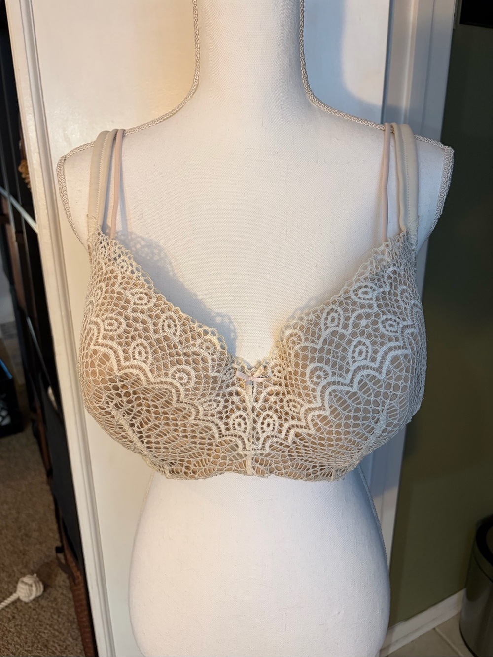 Lace Overlay Wireless Bra - Cream Cacique Sz 44D